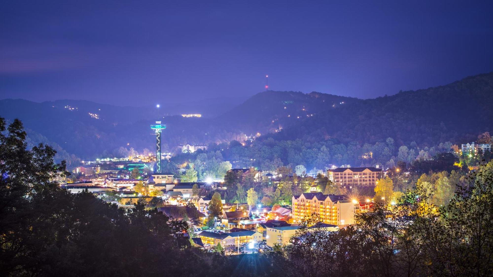 Whispering Winds, Hot Tub, Game Room, Wifi, 1089 Free Tickets Each Paid Day, Dollywood And More Gatlinburg Eksteriør billede
